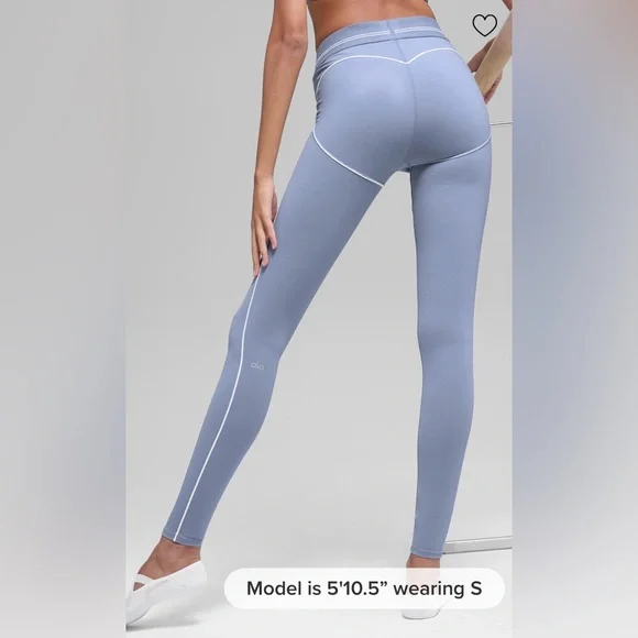 Alo Yoga NWT Airbrush High Waist Heart Throb Leggings Winter Frost Color Size M
